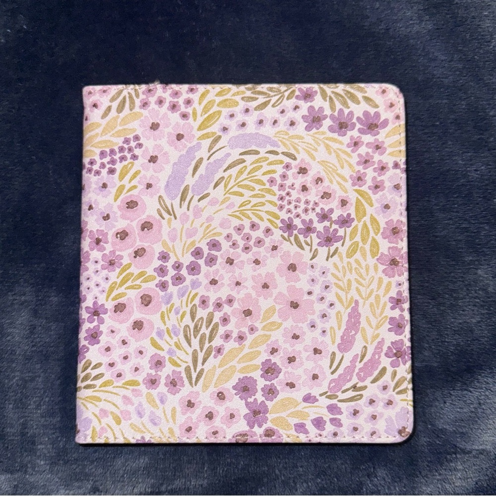 SOLD!!!**Kindle Oasis Floral Pattern Case